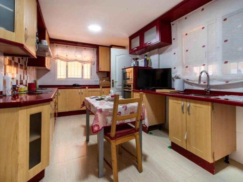 4 bedroom Villa for sale in La Nucia with pool garage - € 549,000 (Ref: 9976959)