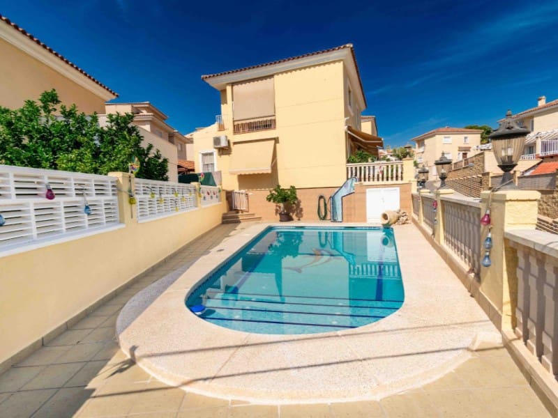 4 bedroom Villa for sale in La Nucia with pool garage - € 549,000 (Ref: 9976959)