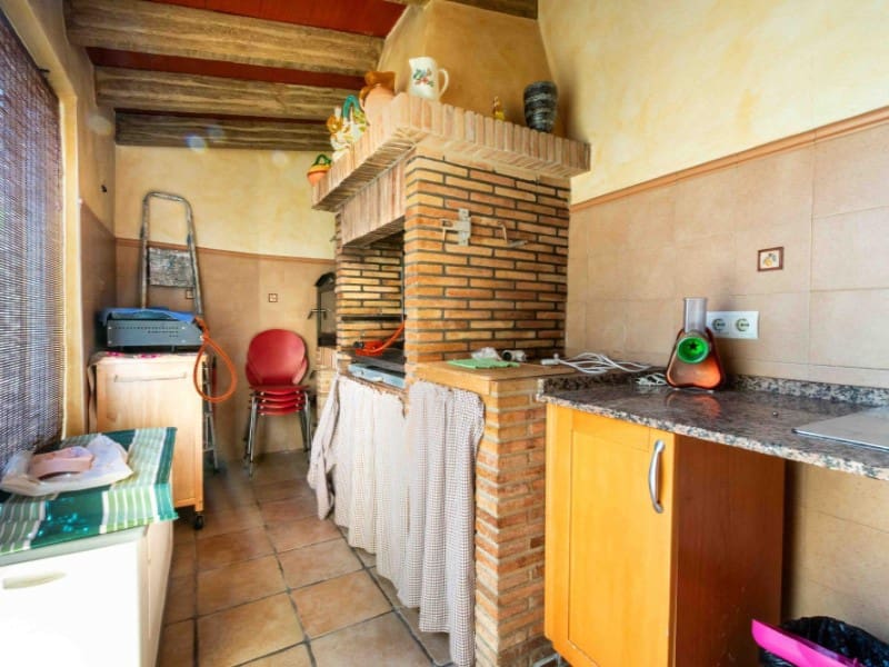 4 bedroom Villa for sale in La Nucia with pool garage - € 549,000 (Ref: 9976959)