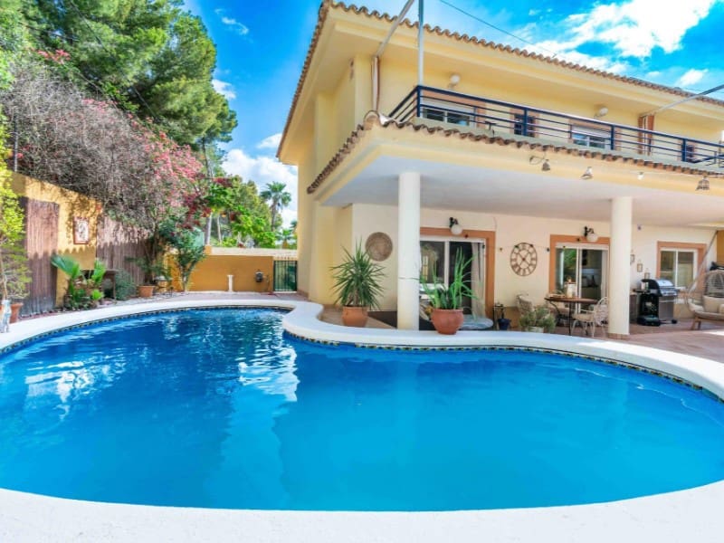 4 soverom Kjedet enebolig til salgs i Albir med svømmebasseng garasje - € 599 000 (Ref: 9976961)