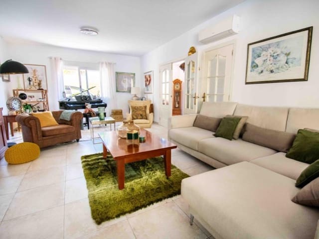 4 soverom Kjedet enebolig til salgs i Albir, Alfaz del Pi / L'Alfàs del Pi med svømmebasseng garasje - € 599 000 (Ref: 9976961)