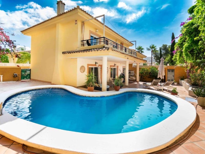 4 soverom Kjedet enebolig til salgs i Albir med svømmebasseng garasje - € 599 000 (Ref: 9976961)