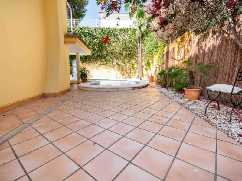 4 soverom Kjedet enebolig til salgs i Albir med svømmebasseng garasje - € 599 000 (Ref: 9976961)