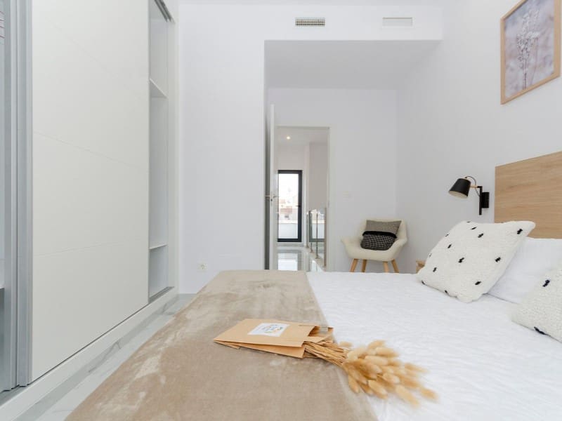 3 sypialnia Willa na sprzedaż w Torrevieja z basenem - 424 000 € (Ref: 9985575)