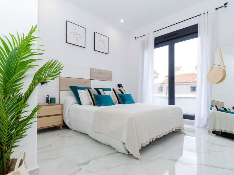 3 sypialnia Willa na sprzedaż w Torrevieja z basenem - 424 000 € (Ref: 9985575)