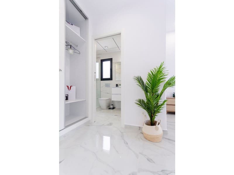 3 sypialnia Willa na sprzedaż w Torrevieja z basenem - 424 000 € (Ref: 9985575)