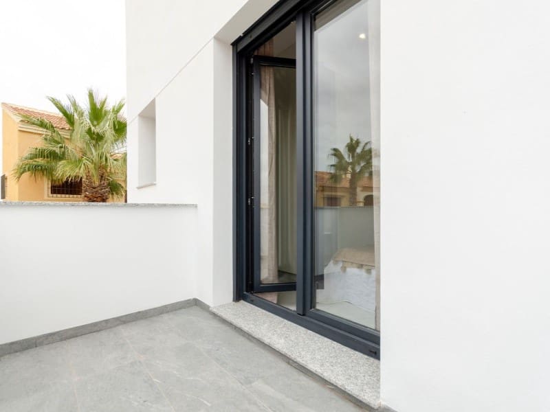 3 sypialnia Willa na sprzedaż w Torrevieja z basenem - 424 000 € (Ref: 9985575)