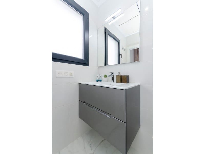 3 sypialnia Willa na sprzedaż w Torrevieja z basenem - 424 000 € (Ref: 9985575)