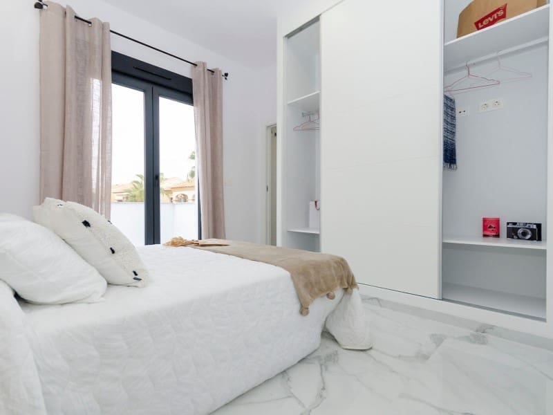 3 sypialnia Willa na sprzedaż w Torrevieja z basenem - 424 000 € (Ref: 9985575)