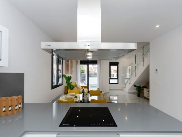 3 chambre Villa/Maison à vendre à El Chaparral - La Siesta - La Torreta, Torrevieja avec piscine garage - 424 000 € (Ref: 9985575)