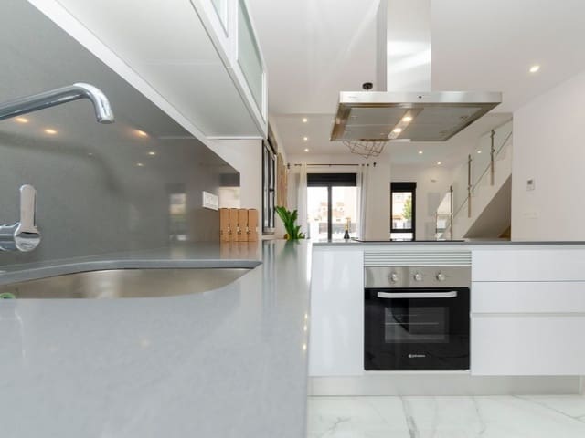3 chambre Villa/Maison à vendre à El Chaparral - La Siesta - La Torreta, Torrevieja avec piscine garage - 424 000 € (Ref: 9985575)