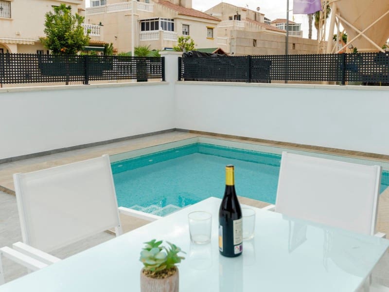 3 sypialnia Willa na sprzedaż w Torrevieja z basenem - 424 000 € (Ref: 9985575)