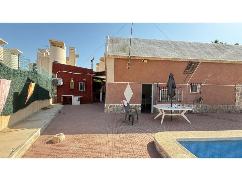 3 soverom Villa til salgs i Torrevieja med svømmebasseng - € 490 500 (Ref: 9985580)