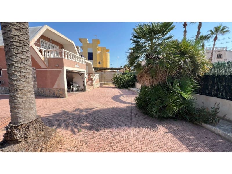 3 soverom Villa til salgs i Torrevieja med svømmebasseng - € 490 500 (Ref: 9985580)