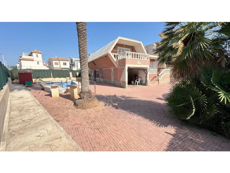 3 soverom Villa til salgs i Torrevieja med svømmebasseng - € 490 500 (Ref: 9985580)