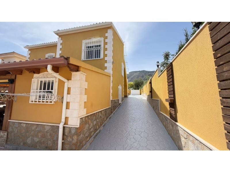 5 sovrum Villa till salu i Orihuela med pool - 480 000 € (Ref: 9985600)