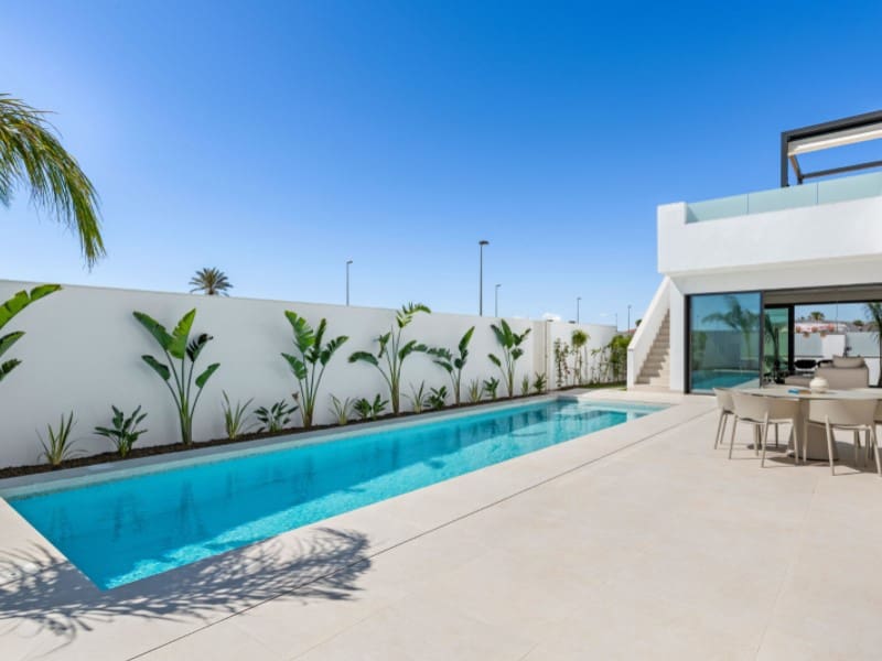 3 soveværelse Villa til salg i Los Alcazares med swimmingpool - € 519.000 (Ref: 9985609)
