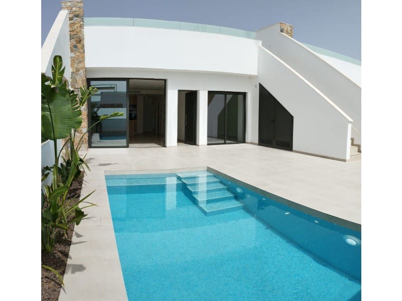 3 soveværelse Villa til salg i Los Alcazares med swimmingpool - € 519.000 (Ref: 9985609)