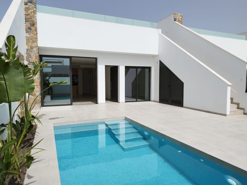 3 soveværelse Villa til salg i Los Alcazares med swimmingpool - € 519.000 (Ref: 9985609)