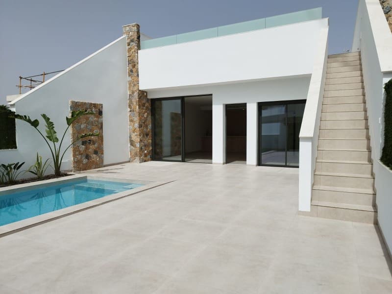 3 soveværelse Villa til salg i Los Alcazares med swimmingpool - € 519.000 (Ref: 9985609)