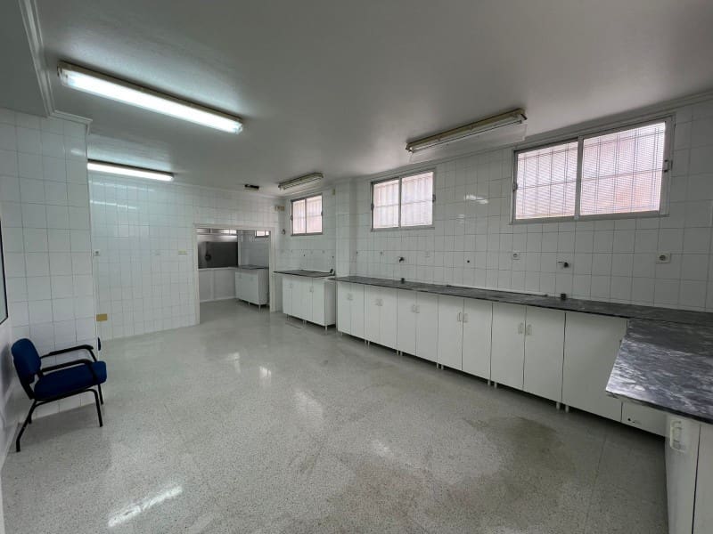 Kaupallinen myytävänä paikassa San Miguel de Salinas - 370 000 € (Ref: 9985625)