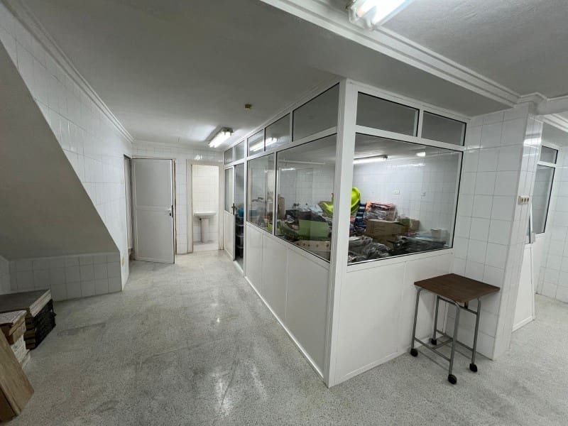 Kaupallinen myytävänä paikassa San Miguel de Salinas - 370 000 € (Ref: 9985625)