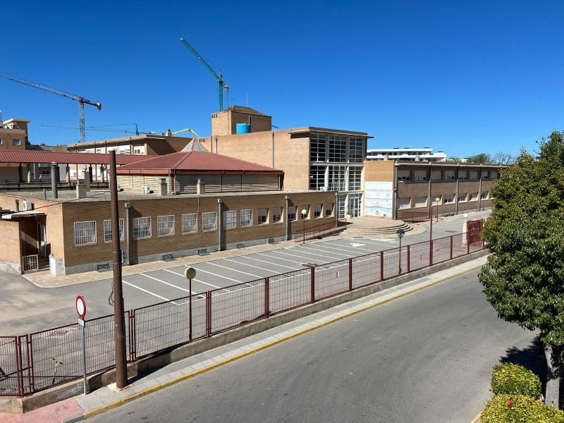 Kaupallinen myytävänä paikassa San Miguel de Salinas - 370 000 € (Ref: 9985625)