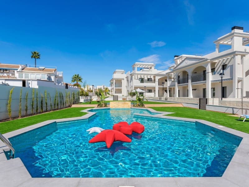 Apartamento de 3 habitaciones en Rojales en venta con piscina - 363.000 € (Ref: 9985627)