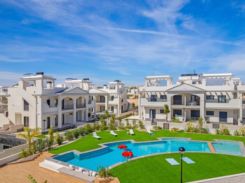 Apartamento de 3 habitaciones en Rojales en venta con piscina - 363.000 € (Ref: 9985627)