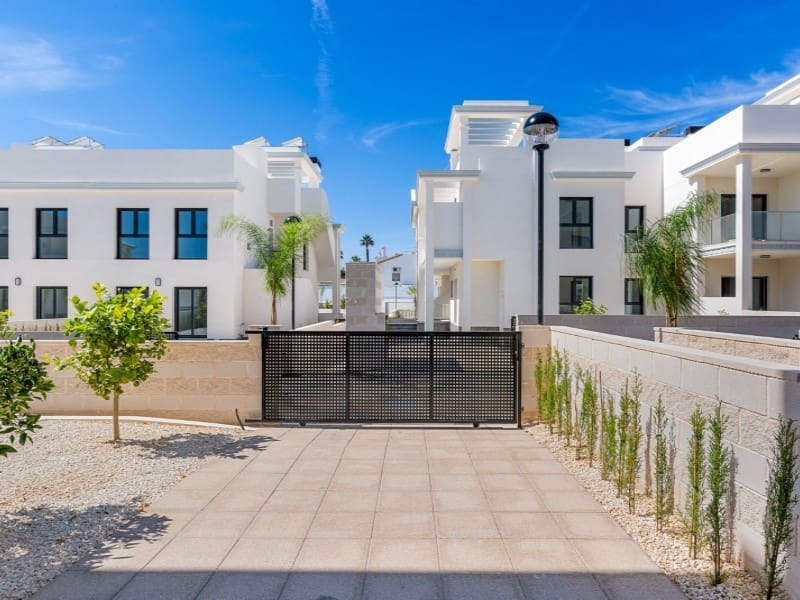 Apartamento de 3 habitaciones en Rojales en venta con piscina - 363.000 € (Ref: 9985627)