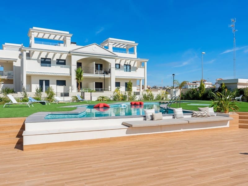 Apartamento de 3 habitaciones en Rojales en venta con piscina - 363.000 € (Ref: 9985627)