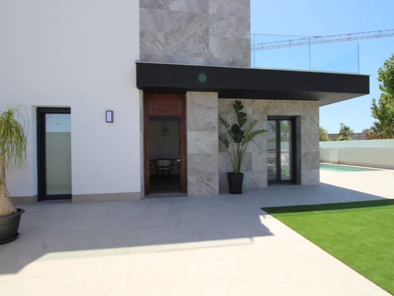 3 sovrum Semi-fristående Villa till salu i Torre de la Horadada med pool - 725 000 € (Ref: 9985630)