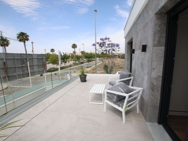 3 chambre Villa/Maison Semi-Mitoyenne à vendre à Torre de la Horadada, Pilar de la Horadada avec piscine garage - 725 000 € (Ref: 9985630)
