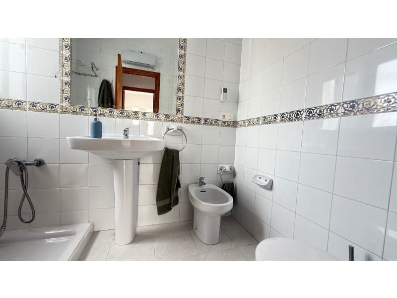 3 soverom Leilighet til leie i San Miguel de Salinas med svømmebasseng - € 850 (Ref: 9986541)