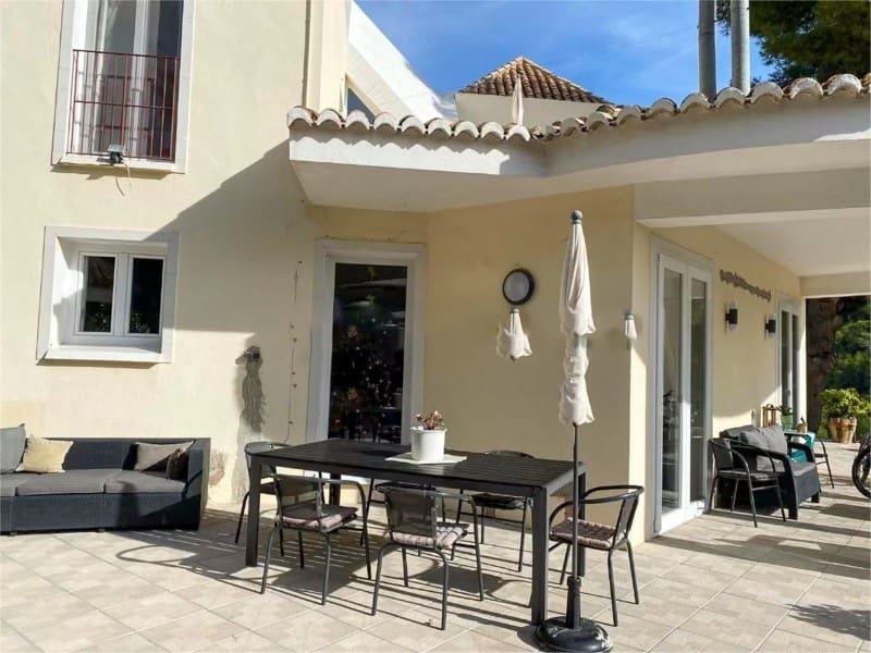 4 soveværelse Villa til salg i Finestrat med swimmingpool - € 595.000 (Ref: 9994258)