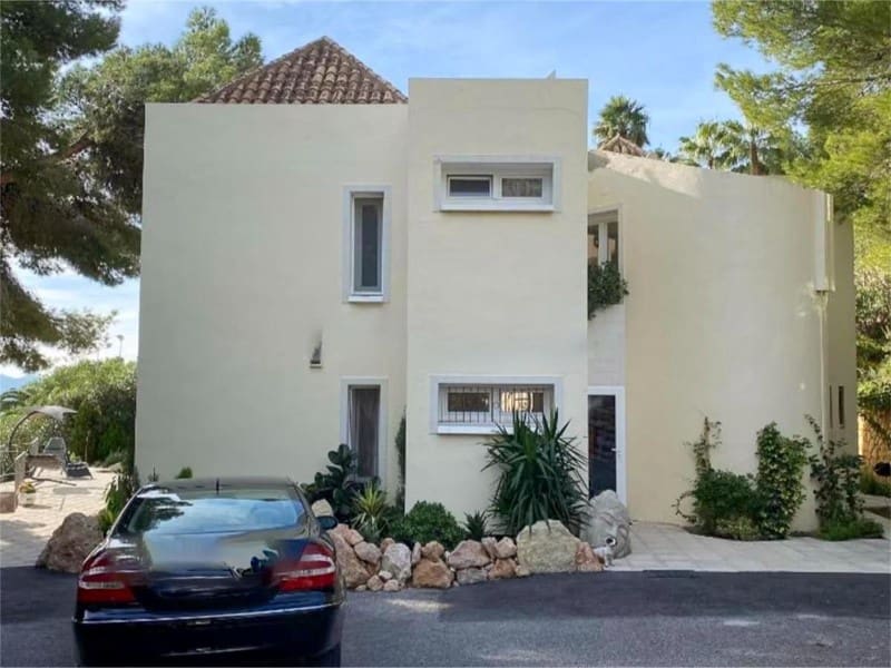 4 soveværelse Villa til salg i Finestrat med swimmingpool - € 595.000 (Ref: 9994258)