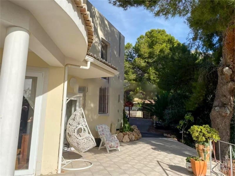 4 soveværelse Villa til salg i Finestrat med swimmingpool - € 595.000 (Ref: 9994258)