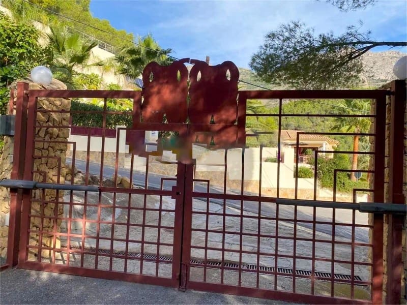 4 soveværelse Villa til salg i Finestrat med swimmingpool - € 595.000 (Ref: 9994258)