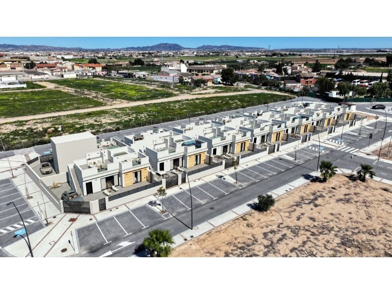 2 slaapkamer Halfvrijstaande villa te koop in Torre-Pacheco met zwembad - € 311.900 (Ref: 9995790)