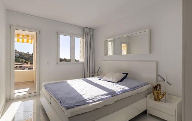 2 soveværelse Lejlighed til salg i Santa Ponsa, Calvià med garage - € 650.000 (Ref: 8481216)