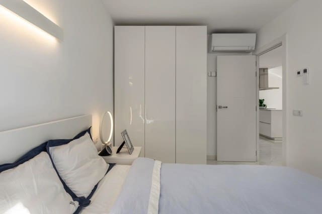 2 bedroom Flat for sale in Santa Ponsa with garage - € 650,000 (Ref: 8481216)