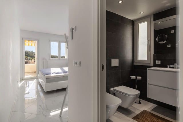 2 bedroom Flat for sale in Santa Ponsa with garage - € 650,000 (Ref: 8481216)