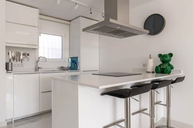 2 bedroom Flat for sale in Santa Ponsa with garage - € 650,000 (Ref: 8481216)