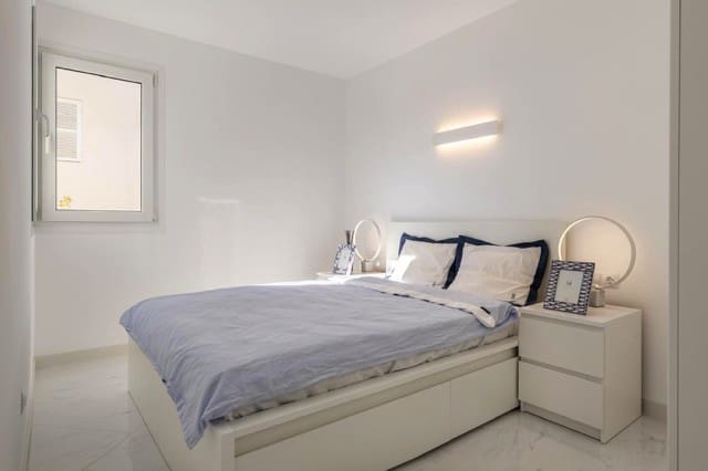 2 bedroom Flat for sale in Santa Ponsa with garage - € 650,000 (Ref: 8481216)