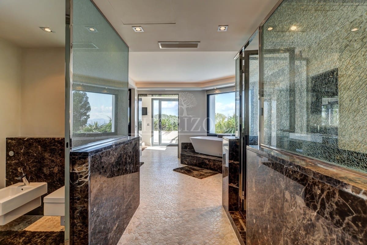 5 soveværelse Villa til salg i Bendinat med swimmingpool garage - € 5.950.000 (Ref: 8481231)