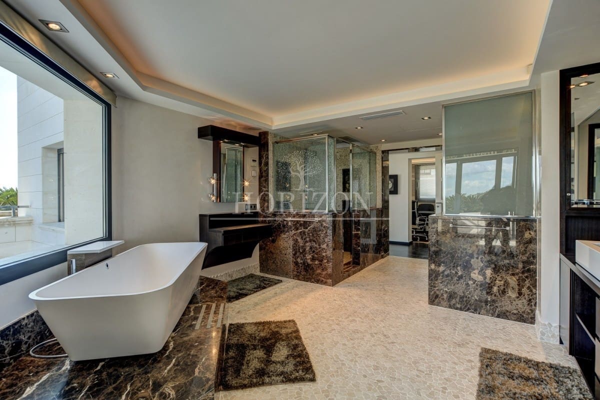 5 soveværelse Villa til salg i Bendinat med swimmingpool garage - € 5.950.000 (Ref: 8481231)