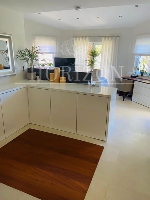 5 bedroom Villa for sale in Santa Ponsa with pool garage - € 3,950,000 (Ref: 8481232)