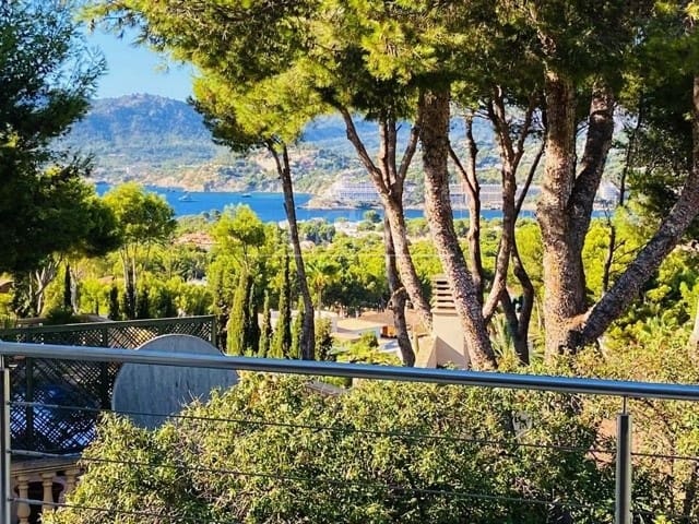 5 bedroom Villa for sale in Santa Ponsa with pool garage - € 3,950,000 (Ref: 8481232)