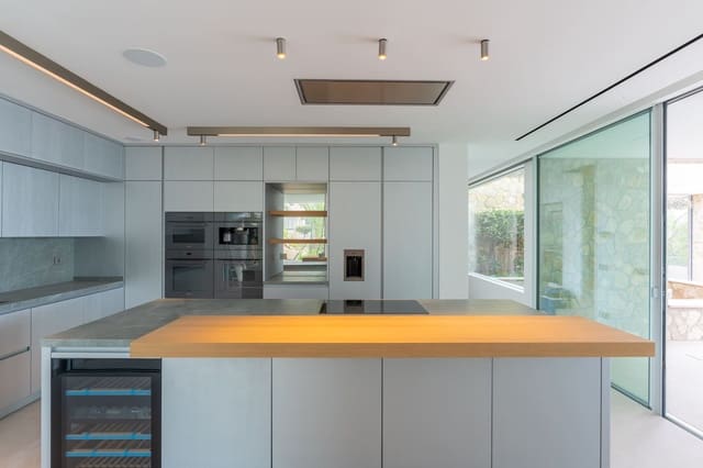 Chalet de 4 habitaciones en Costa de la Calma, Calvià en venta con piscina garaje - 4.250.000 € (Ref: 8559101)