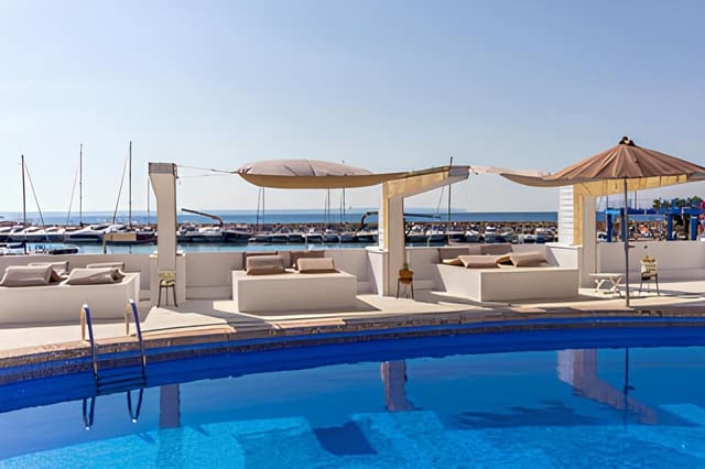 3 bedroom Flat for rent in Cala Mayor, Palma de Mallorca with pool - € 4,250 (Ref: 8671460)